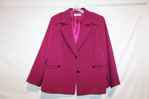 lot 337 image: Tahari Arthur S. Levine Womens Blazer, Size 22W in Deep Magenta