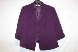 lot 338 image: Tahari Arthur S. Levine Womens Blazer Size 22W