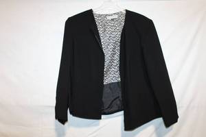 lot 373 image: Tahari Arthur S. Levine Womens Blazer Size 22W