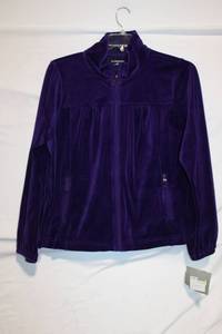 lot 390 image: Liz Claiborne 2X Purple Fleece Jacket