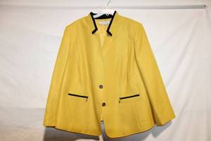 lot 397 image: Tahari Arthur S. Levine Yellow Blazer Jacket 22W
