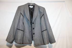lot 418 image: Le Suit Womens Grey Blazer Size 22W