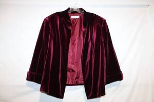 lot 423 image: Tahari Arthur S. Levine 24W Burgundy Velvet Jacket