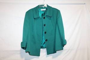 lot 430 image: Tahari Arthur S. Levine Womens Jacket Size 22W