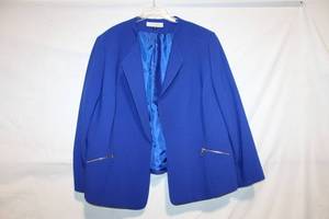 lot 451 image: Tahari Arthur S. Levine Womens Blue Blazer 22W with Zipper Details