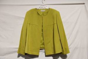 lot 462 image: Tahari Arthur S. Levine Womens Size 22W Jacket in Olive Green