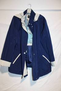 lot 465 image: Nautica Mens Hooded Jacket 2X Blue and White