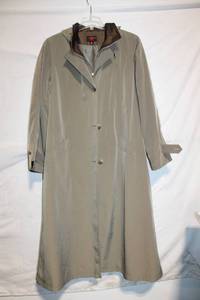 lot 480 image: Gallery Womens Coat Size 16 Made in Thailand