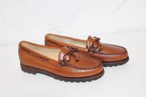 lot 483 image: Pair of 8.5B Brown Leather Loafers with Rubber Sole