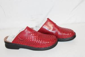 lot 486 image: Clarks Womens Red Rebecca Leather Mules Size 9M