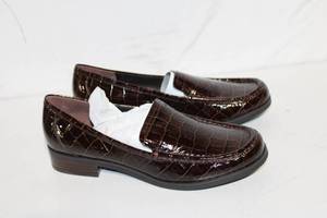 lot 496 image: Womens Tobacco Crocco Loafers Size 8.5M