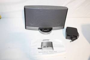 lot 15 image: Bose SoundDock Portable Digital Music System with Charger and Manual