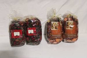lot 117 image: Set of 4 Bags of Potpourri Red Hot Cinnamon and Cinnamon Spice