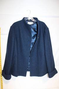 lot 140 image: Hilary Radley New York Womens Coat Size 1X