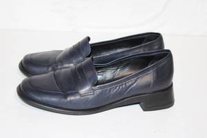 lot 240 image: Mens Italian Leather Loafers, Size 8.5M