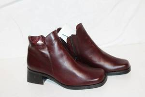 lot 244 image: Womens Burgundy Leather Ankle Boots Size 8.5