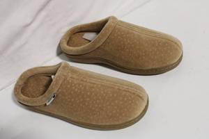 lot 260 image: Pair of Womens Tempur Classic Velour Tan Slippers