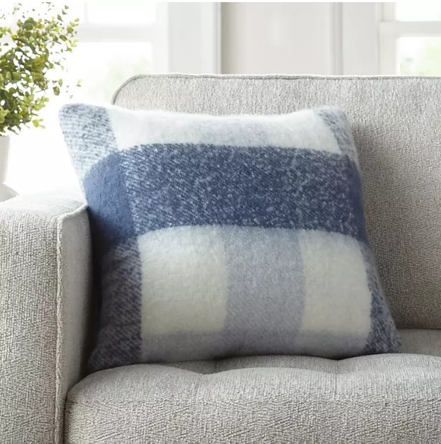 lot 448 image: NEW Pair of Members Mark Decorative Throw Pillows, 20 x 20 - Blue