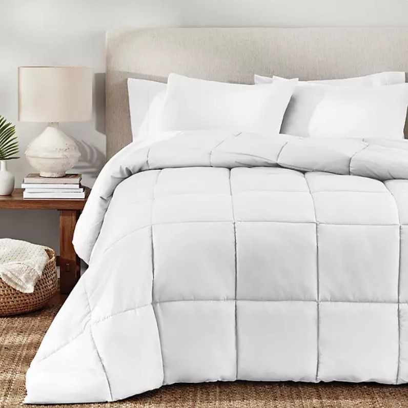 lot 404 image: NEW Members Mark Down Alternative 3-pc Comforter Set - Twin  Twin XL - Arctic White