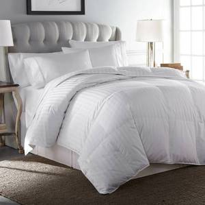 lot 159 image: NEW Downlite Hotel Collection Hungarian White Goose Down Comforter - King Size Year Round Warmth