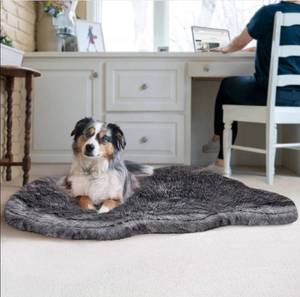 lot 161 image: NEW Brentwood Originals, Faux Fur Memory Foam Pet Mat, 35 x 40 - Charcoal