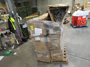 lot 122 image: Pallet of Store Overstock Vickerman Christmas Product and Returns
