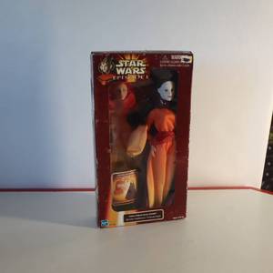 lot 18 image: Star Wars Hasbro 1998 New in Box Queen Amidala Collection