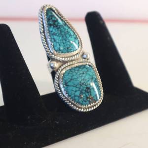 lot 21 image: Breathtaking Navajo Style Turquoise & .980 silver Focal Ring - Size 9.5