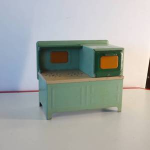 lot 22 image: Vintage 1930s Dollhouse Toy Metal oven