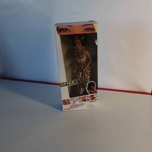lot 30 image: Spice Girl Doll - small scale model in box - Mel B.