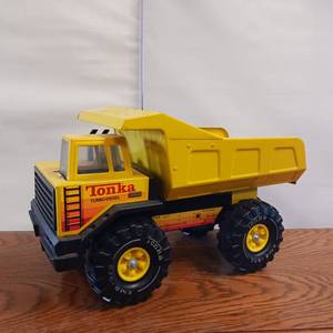 lot 65 image: Authentic Tonka Turbo Diesel Dump Truck