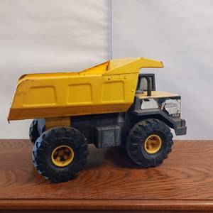 lot 66 image: Authentic Tonka 345 Diesel Dump Truck