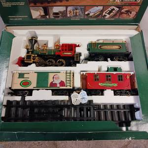 lot 71 image: Vintage 1991 The Greatland Christmas Express Musical Train Set
