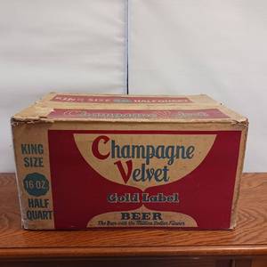 lot 72 image: Champagne Velvet Gold Label Beer original returnable tote