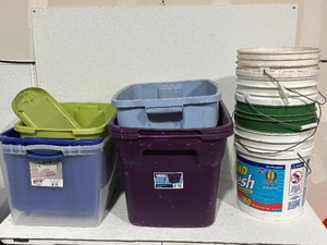 lot 9 image: Buckets and Totes