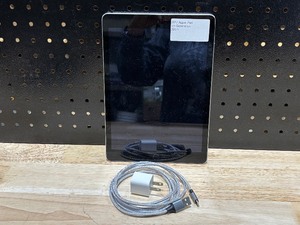 lot 17 image: 2017 Apple iPad 5th Generation 32GB