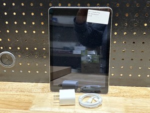lot 22 image: 2017 Apple iPad 5th Generation