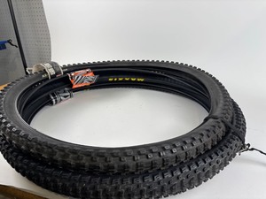 lot 287 image: Maxxis 29 Tires
