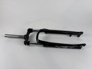 lot 303 image: SR Suntour 27.5 Suspension Fork