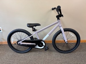 lot 8 image: Batch Kids 20 Coaster Brake Bicycle - NEW