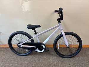 lot 9 image: Batch Kids 20 Coaster Brake Bicycle - NEW