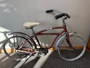 lot 20 image: Schwinn Kids Bike - Antique