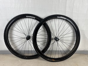 lot 70 image: 700c Carbon Tubular Thru Axle  QR Wheelset