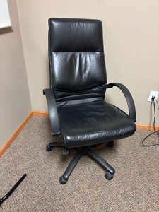 lot 353 image: Office Chair