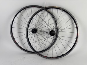 lot 75 image: 26 Bontrager Race Lite Tubeless Wheelset