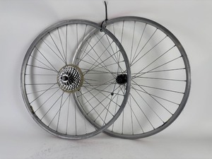 lot 85 image: 26 Mavic 222 Deore LX Wheelset