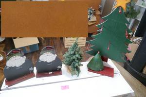 2 Santa chalkboards, wooden tree to hang ornaments etc, ceramic tree and small xmas tree
