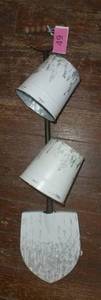Tin shovel with buckets