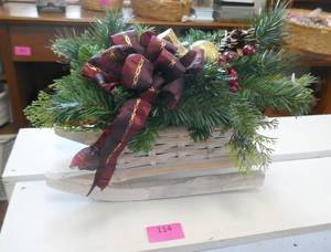 Nice sleigh centerpiece