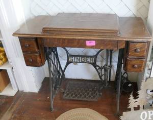Antique 1904 Singer sewing machine